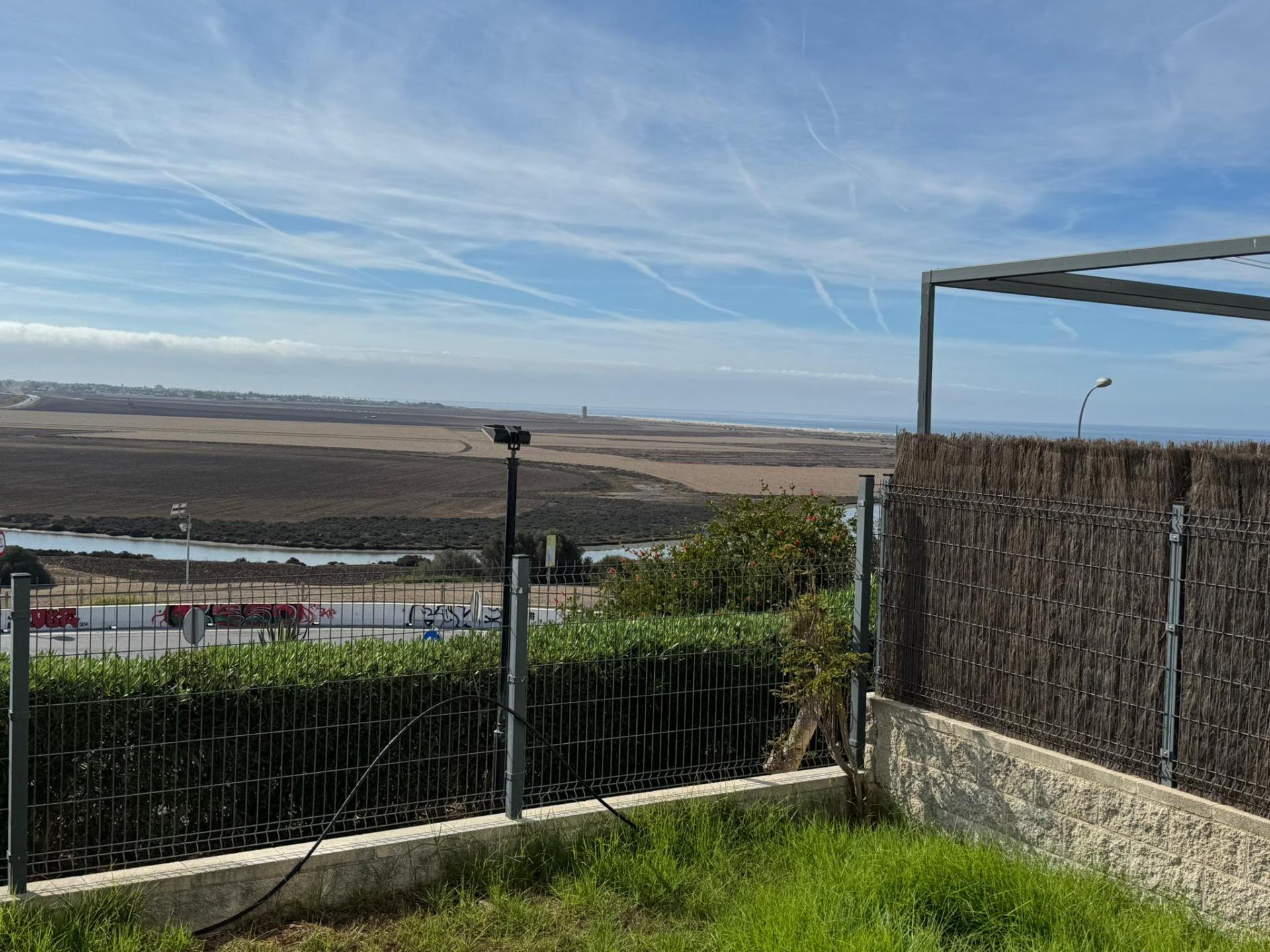 Adosado con jardín y piscina en Conil de la Frontera – A 5 min de la playa