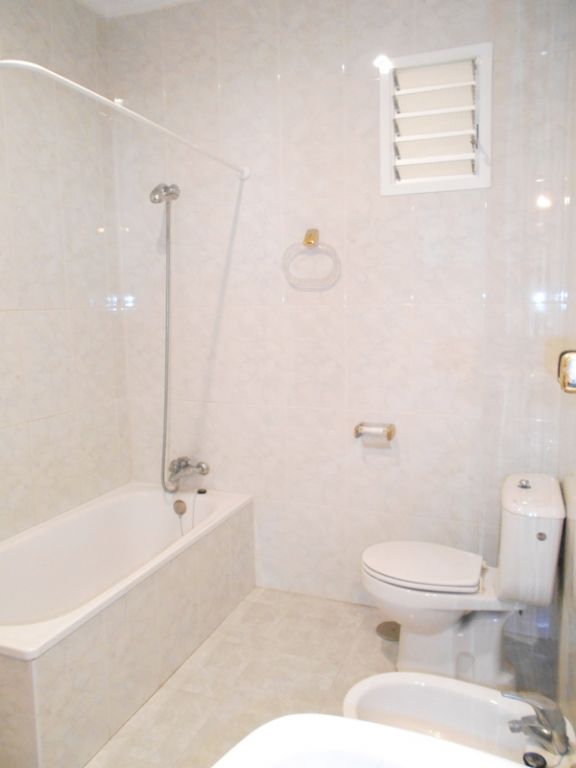 CASA REFORMADA EN EL CENTRO DE 500M2 DISPONE DE DOS LOCALES.