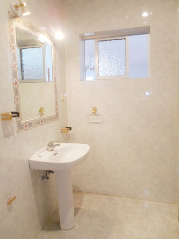 CASA REFORMADA EN EL CENTRO DE 500M2 DISPONE DE DOS LOCALES.