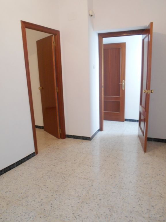 CASA REFORMADA EN EL CENTRO DE 500M2 DISPONE DE DOS LOCALES.