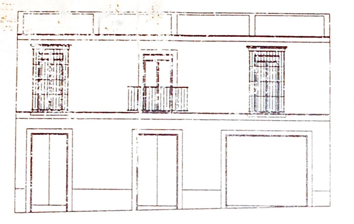 CASA REFORMADA EN EL CENTRO DE 500M2 DISPONE DE DOS LOCALES.