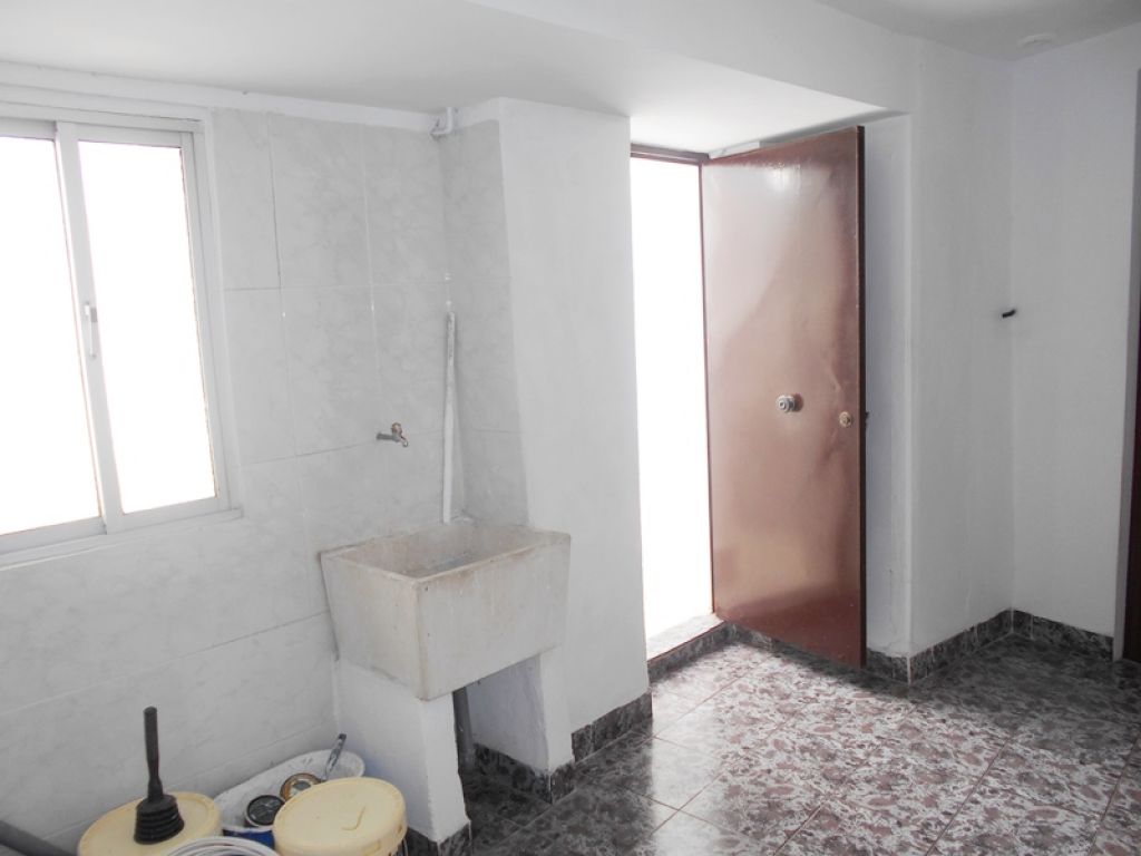 CASA REFORMADA EN EL CENTRO DE 500M2 DISPONE DE DOS LOCALES.