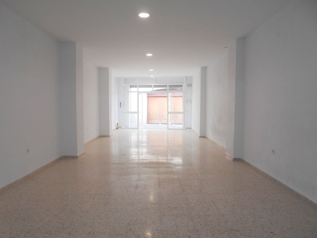 CASA REFORMADA EN EL CENTRO DE 500M2 DISPONE DE DOS LOCALES.