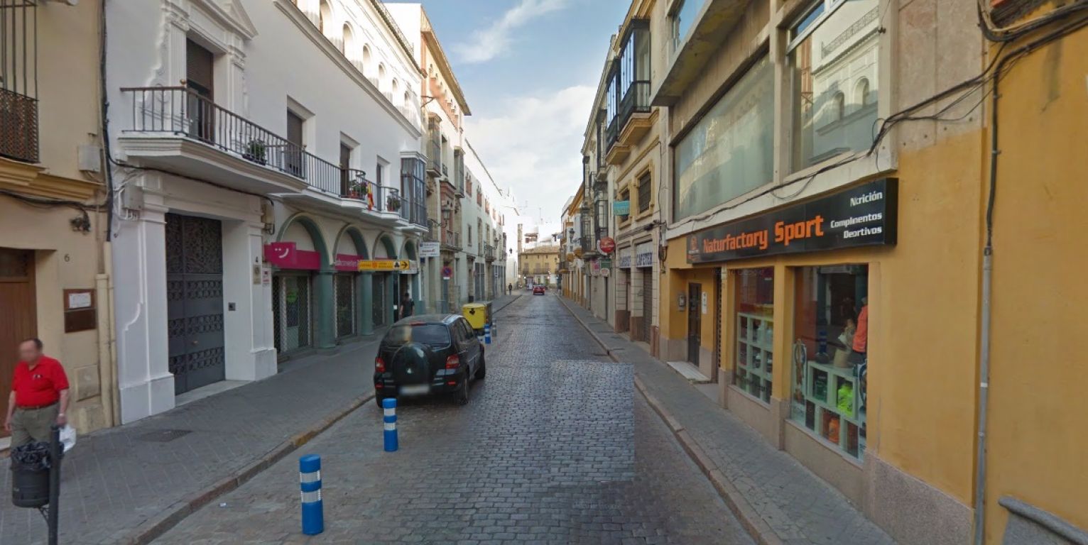 CASA REFORMADA EN EL CENTRO DE 500M2 DISPONE DE DOS LOCALES.