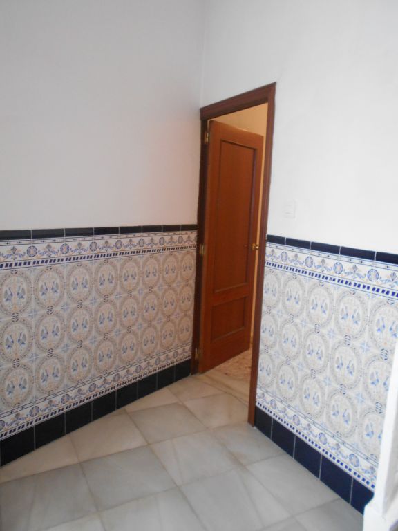 CASA REFORMADA EN EL CENTRO DE 500M2 DISPONE DE DOS LOCALES.