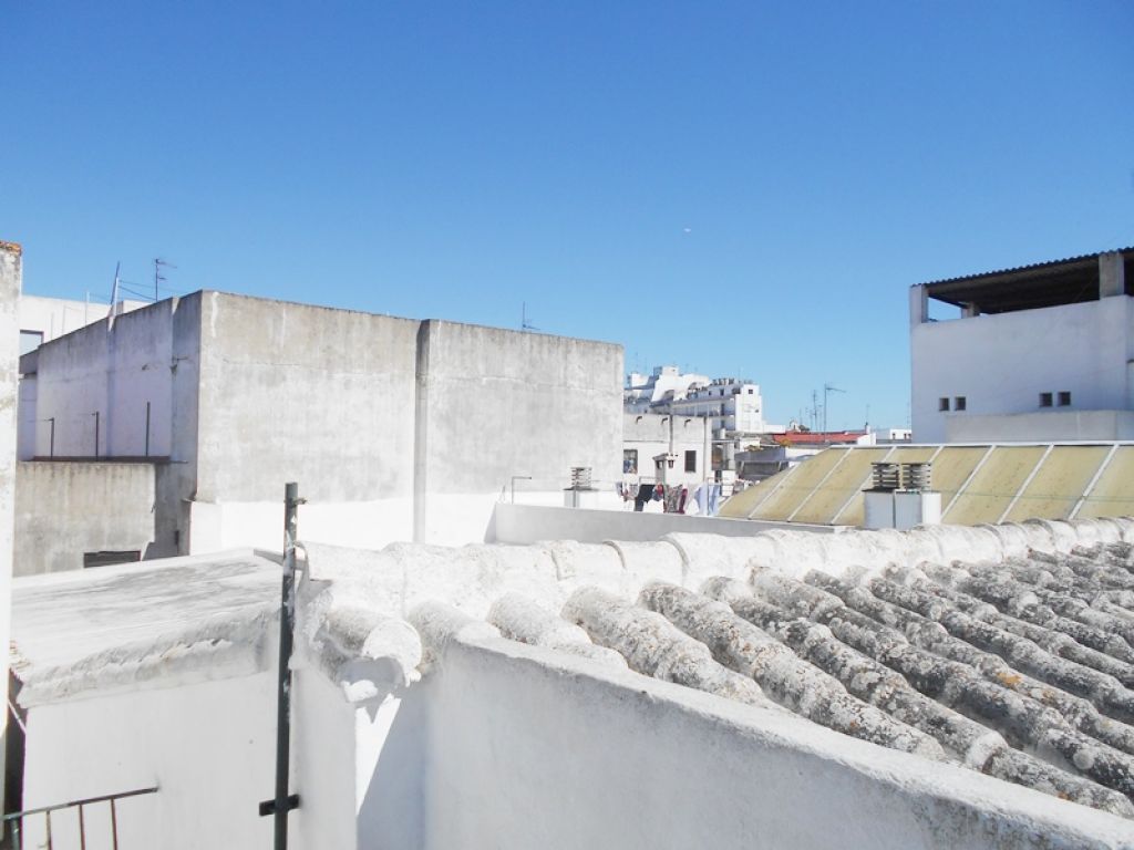 CASA REFORMADA EN EL CENTRO DE 500M2 DISPONE DE DOS LOCALES.