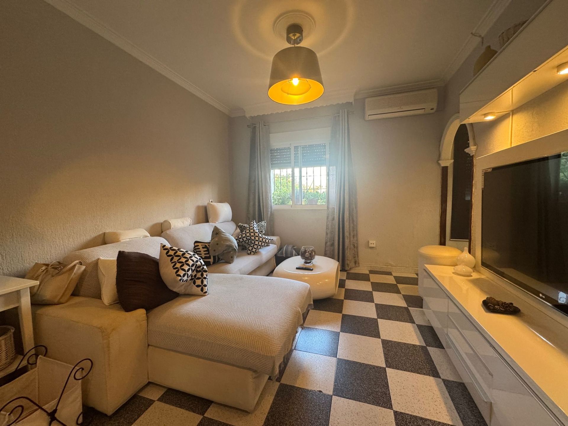 SE VENDE PISO EN PLANTA BAJA EN LA ASUNCION