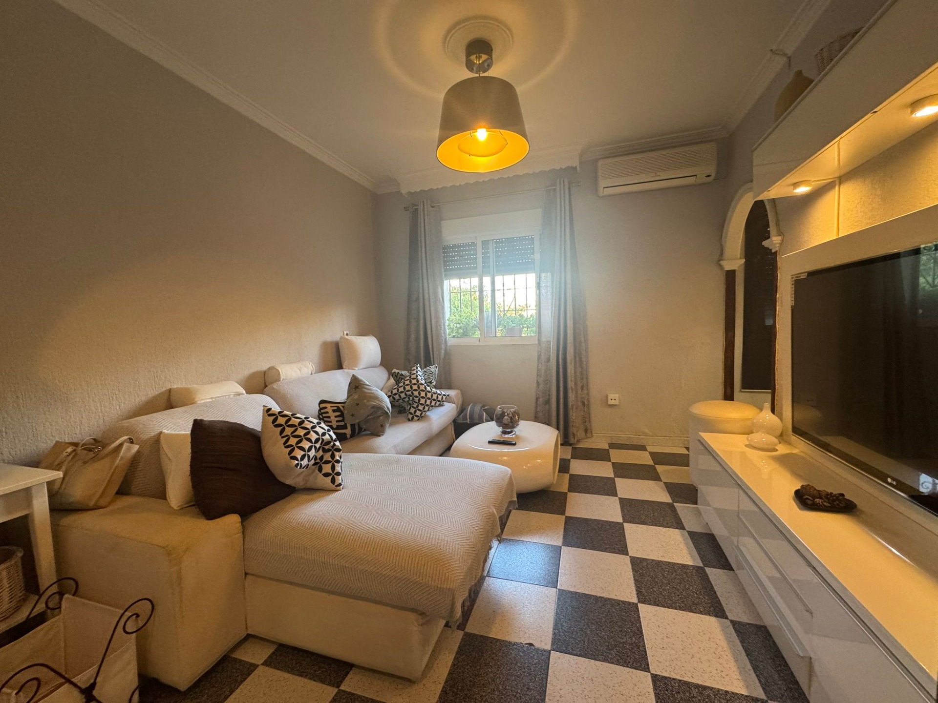 SE VENDE PISO EN PLANTA BAJA EN LA ASUNCION