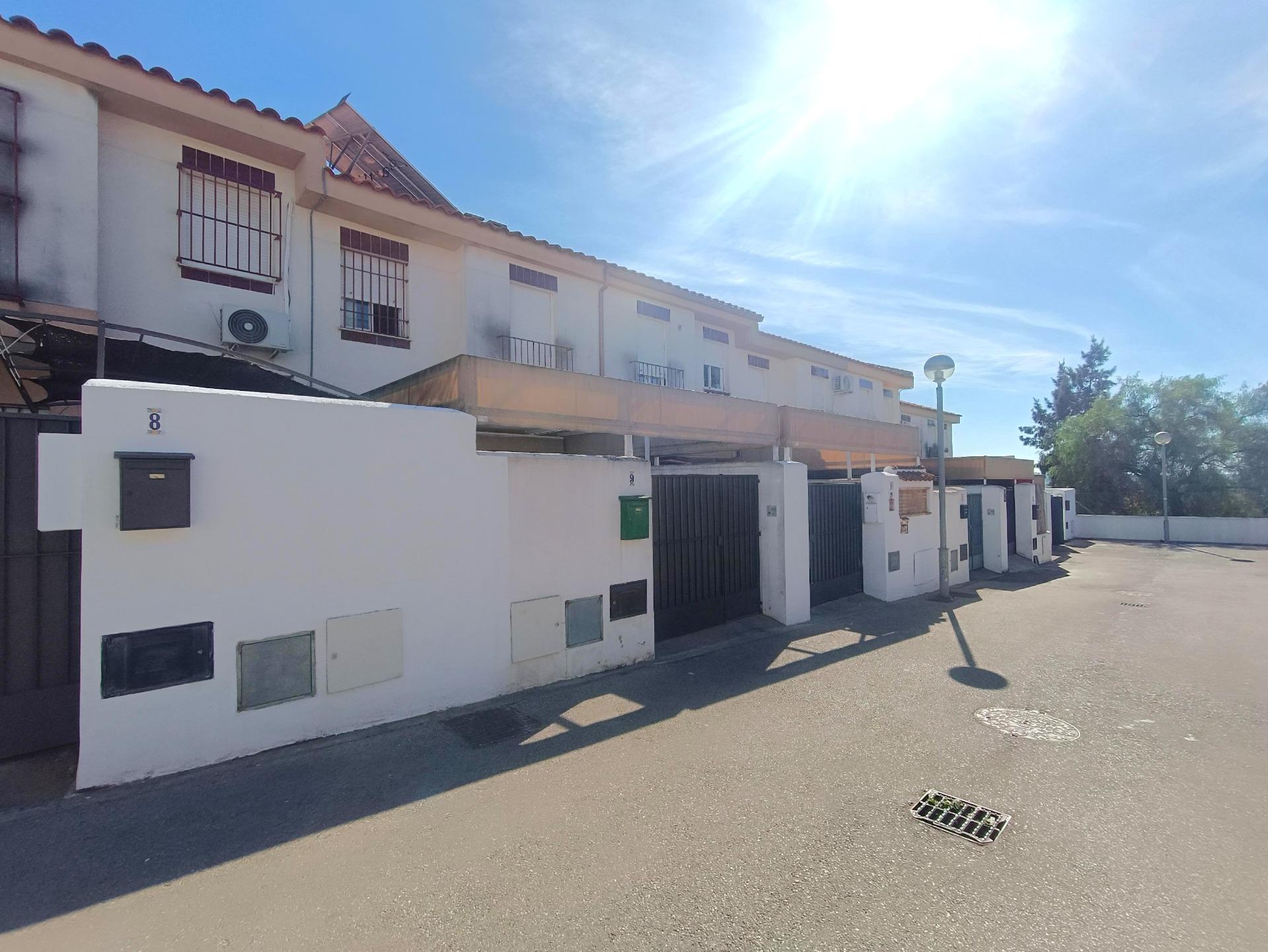 ADOSADO EN VENTA EN PICADUEÑA