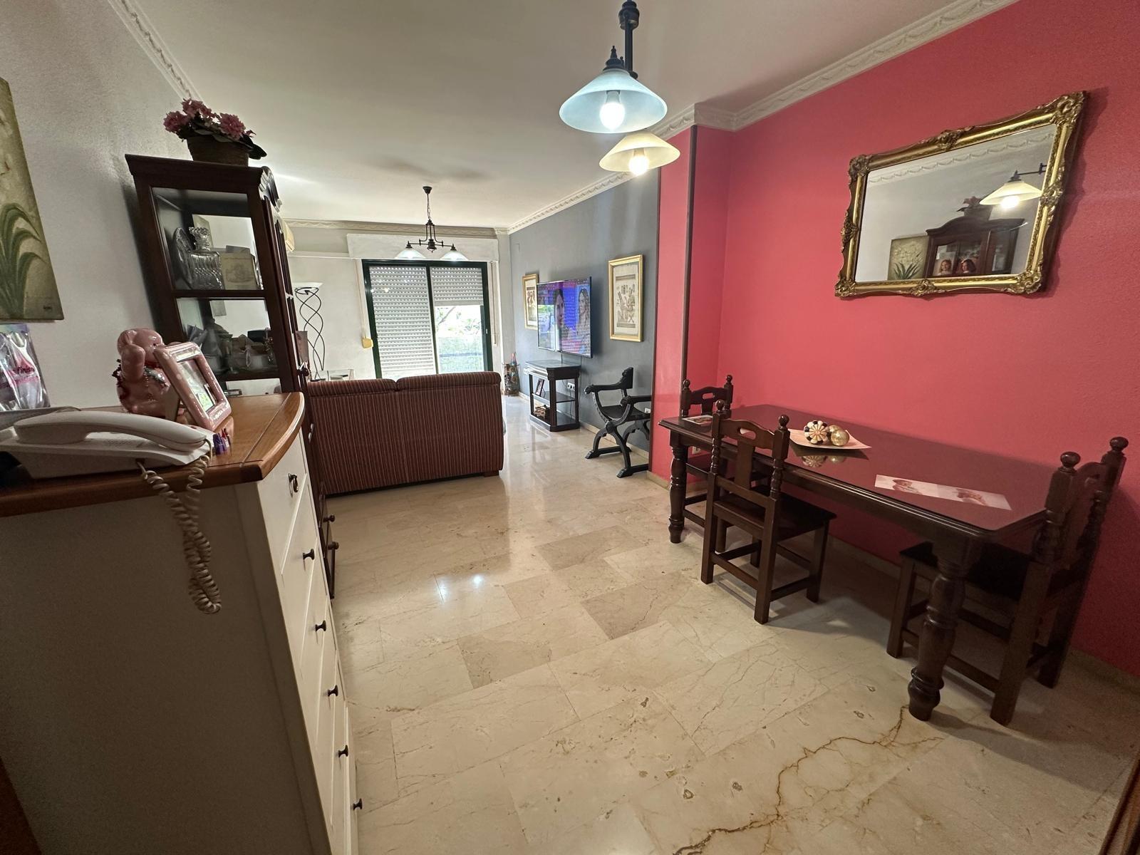 AMPLIO PISO CON PATIO Y TERRAZA EN AVENIDA PUERTA DEL SUR