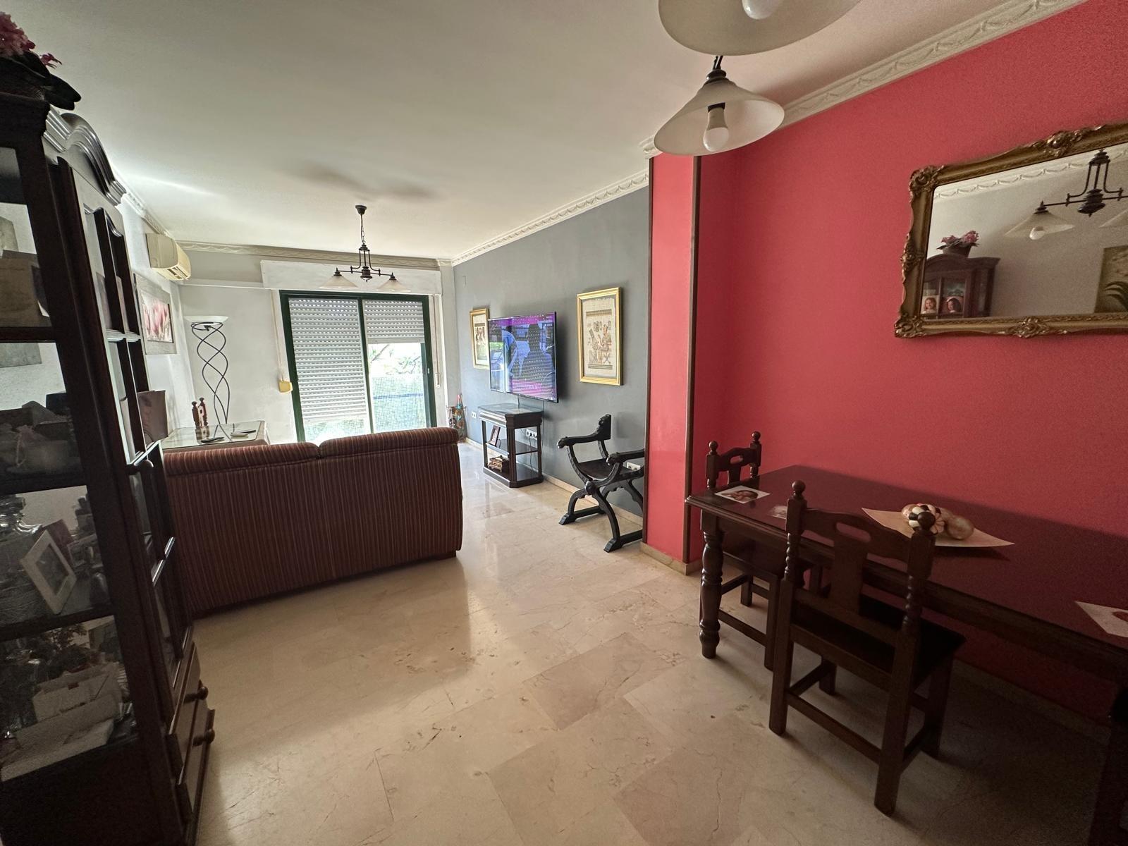 AMPLIO PISO CON PATIO Y TERRAZA EN AVENIDA PUERTA DEL SUR