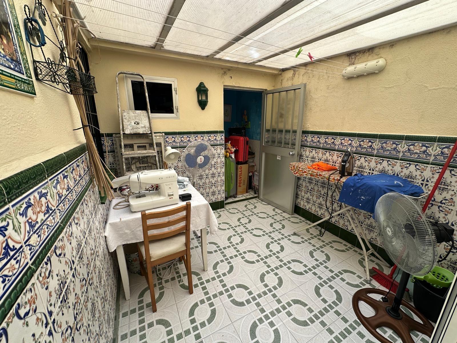 AMPLIO PISO CON PATIO Y TERRAZA EN AVENIDA PUERTA DEL SUR