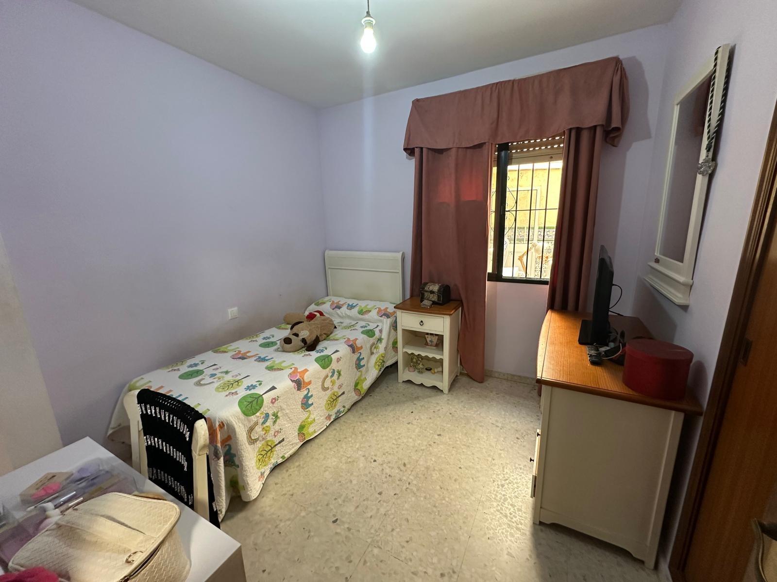 AMPLIO PISO CON PATIO Y TERRAZA EN AVENIDA PUERTA DEL SUR