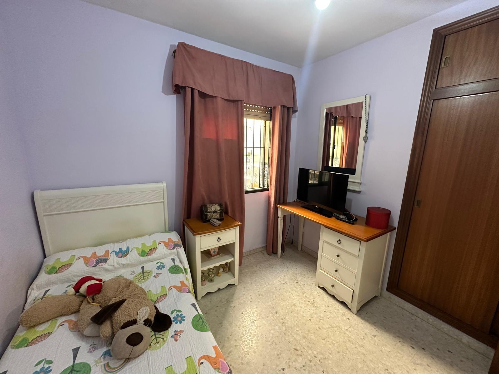 AMPLIO PISO CON PATIO Y TERRAZA EN AVENIDA PUERTA DEL SUR