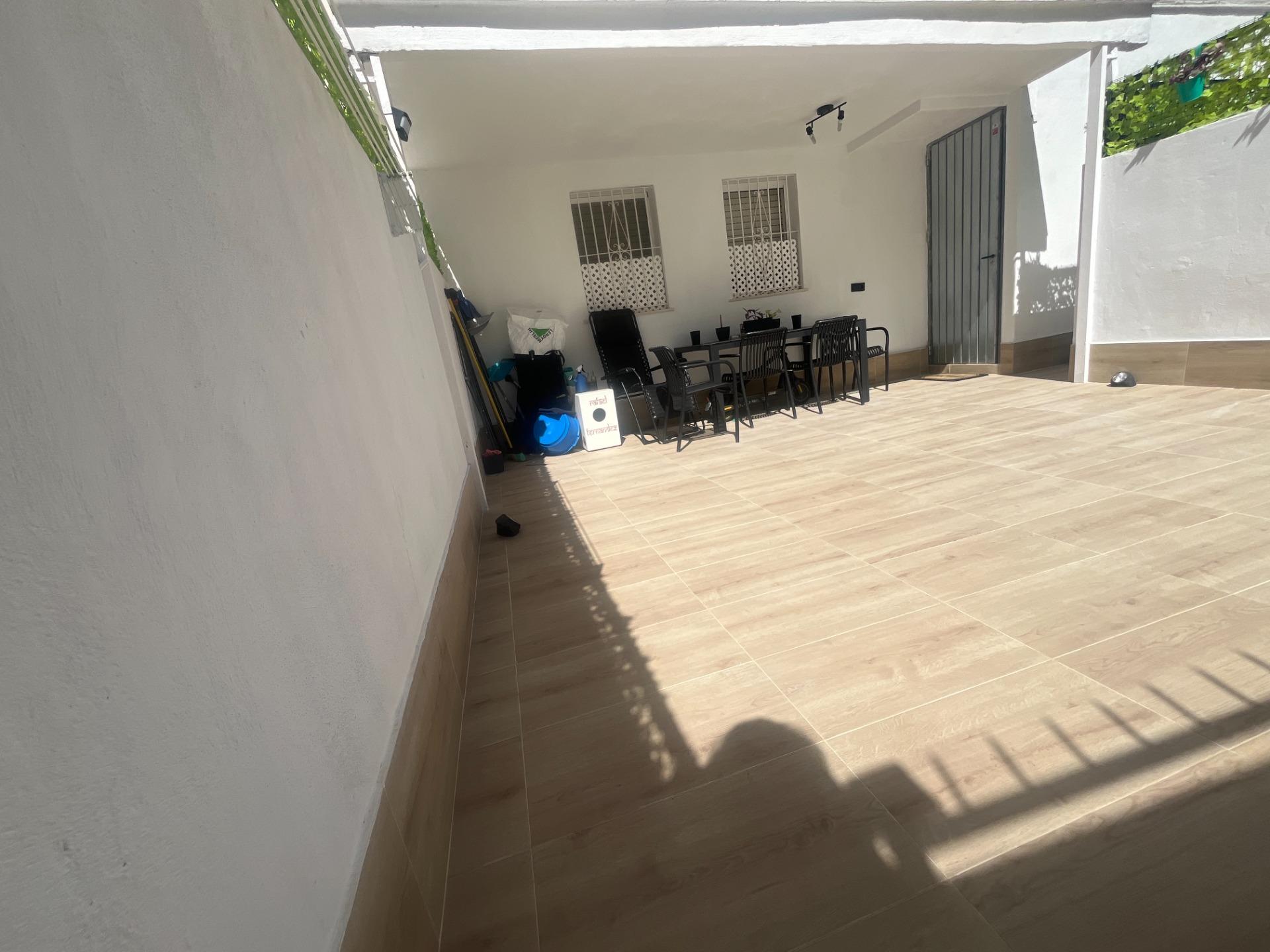 BAJO RECIEN REFORMADO EN LA PLATA CON PATIO
