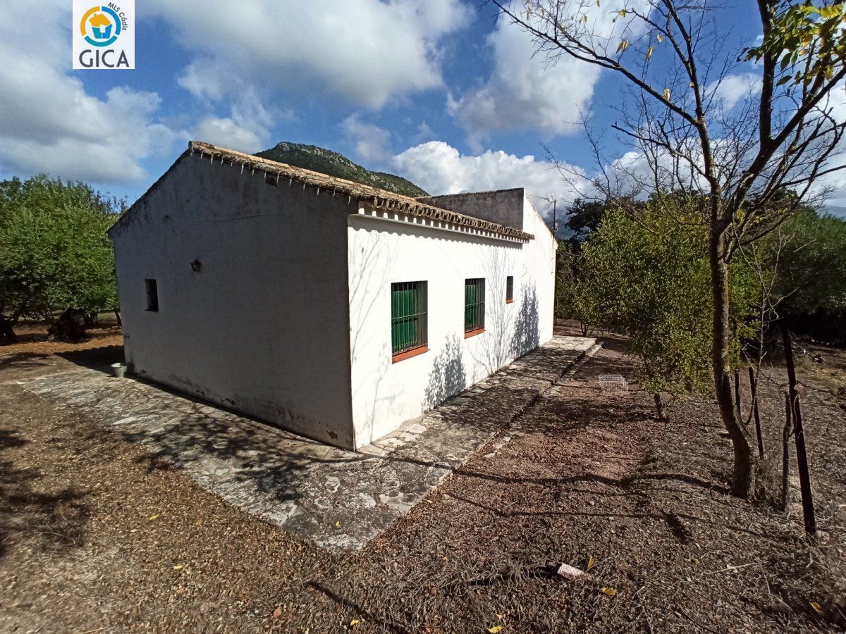 CASA CON PARCELA EN LA SIERRA DE CADIZ -EL BOSQUE