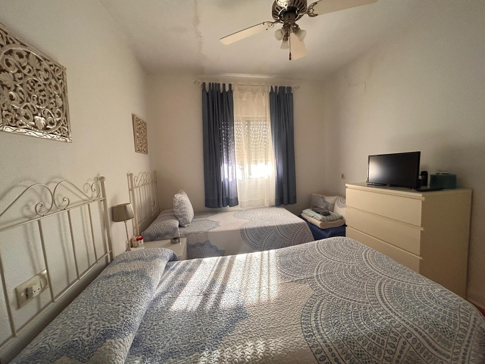 ¡CASA PARA ENTRAR A VIVIR CON TERRENO DE 1800M2!