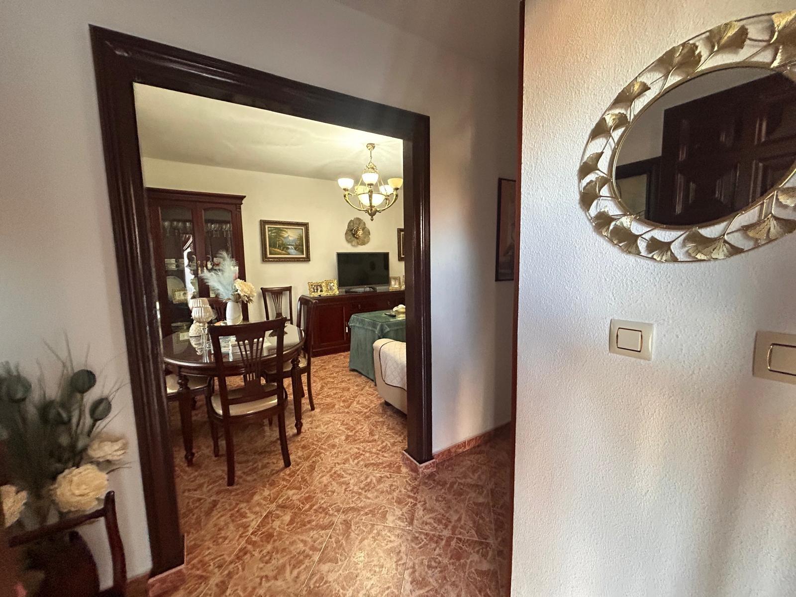 ¡CASA PARA ENTRAR A VIVIR CON TERRENO DE 1800M2!