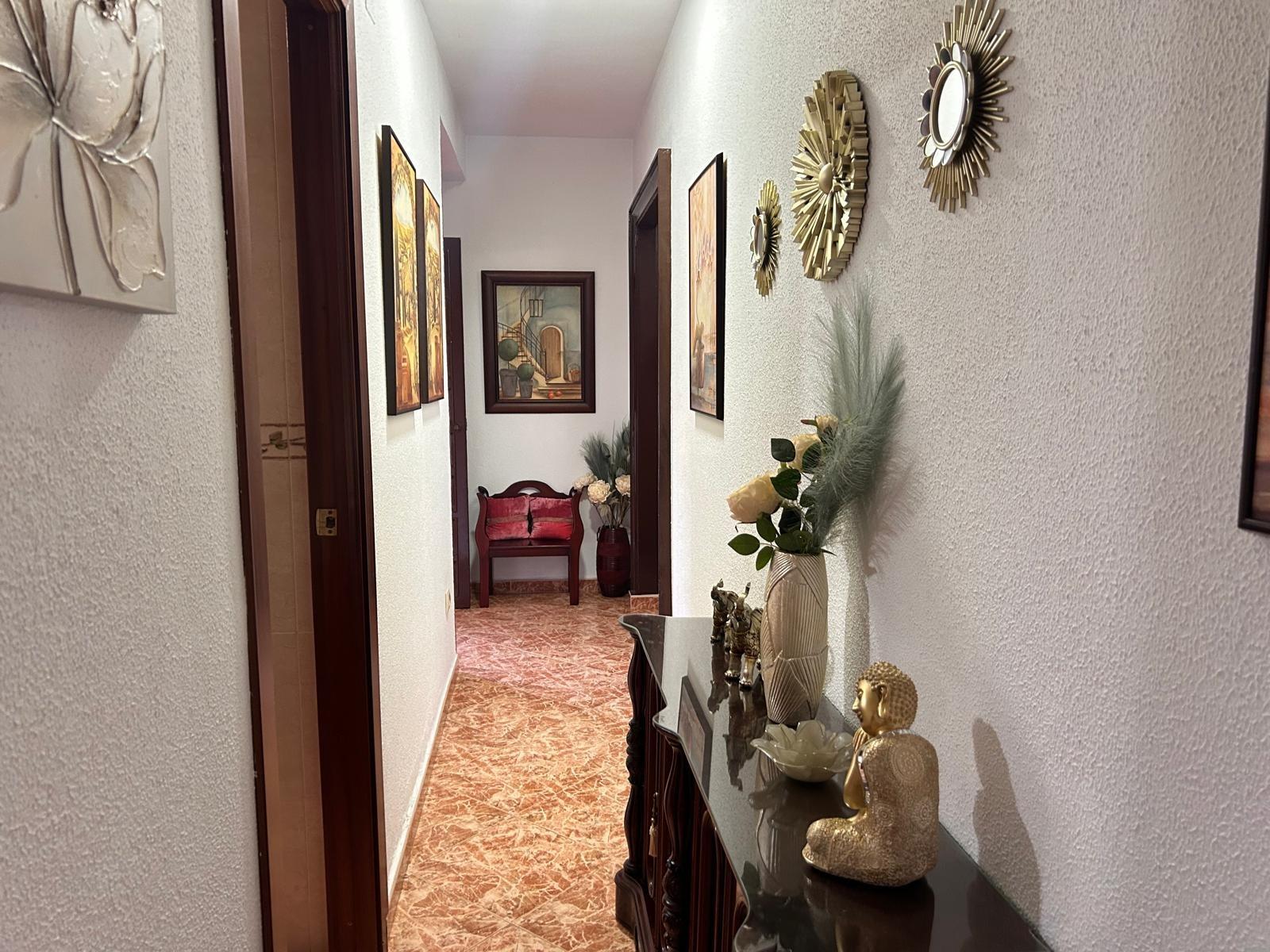 ¡CASA PARA ENTRAR A VIVIR CON TERRENO DE 1800M2!