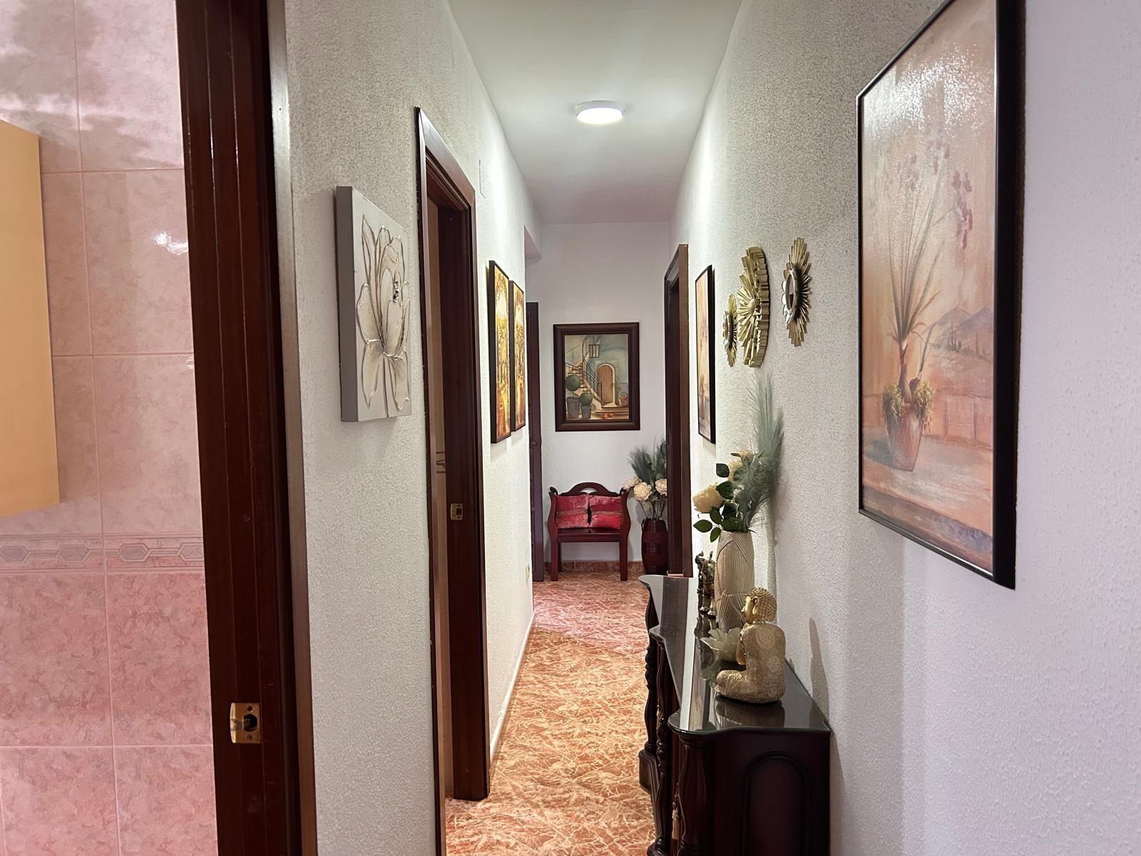 ¡CASA PARA ENTRAR A VIVIR CON TERRENO DE 1800M2!
