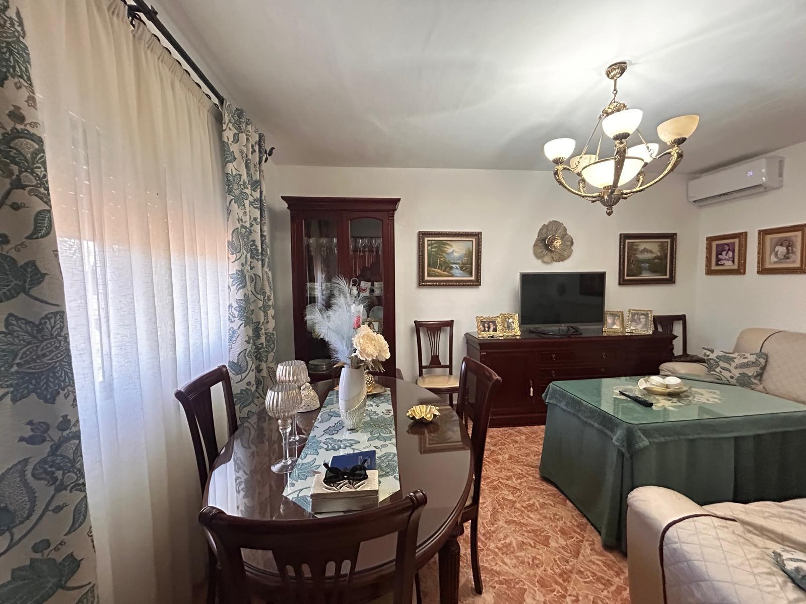 ¡CASA PARA ENTRAR A VIVIR CON TERRENO DE 1800M2!