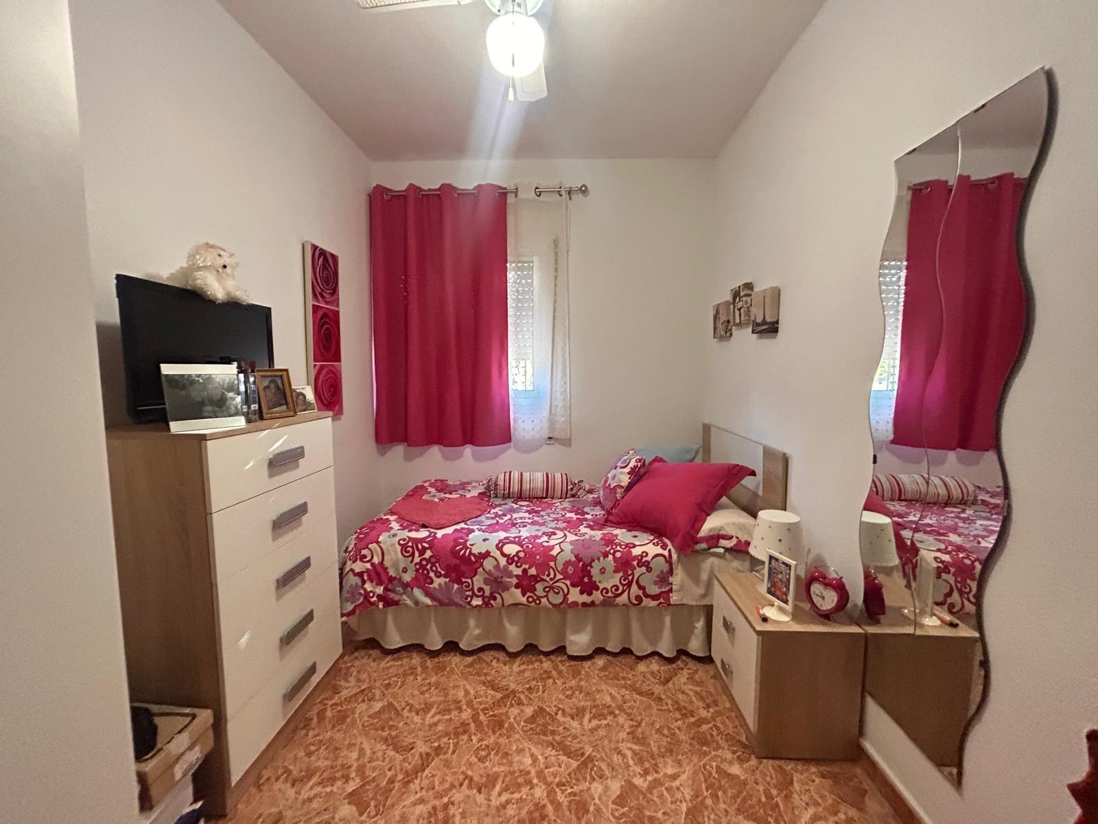 ¡CASA PARA ENTRAR A VIVIR CON TERRENO DE 1800M2!