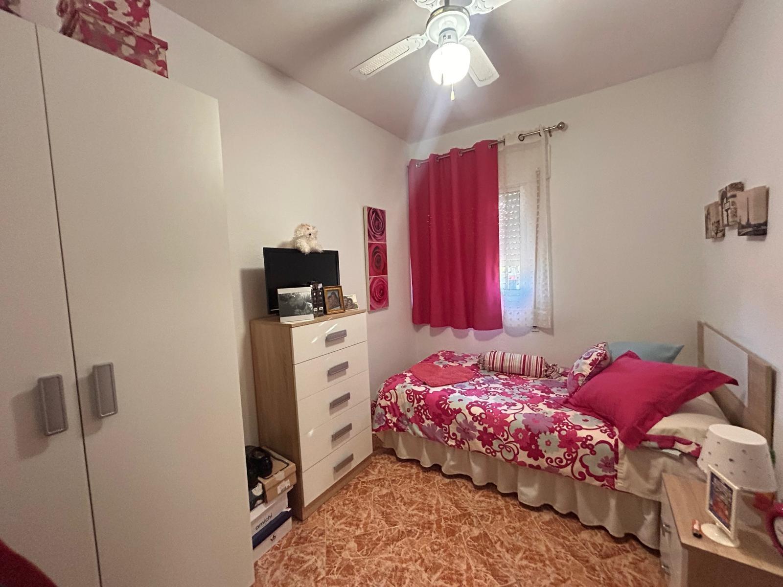 ¡CASA PARA ENTRAR A VIVIR CON TERRENO DE 1800M2!