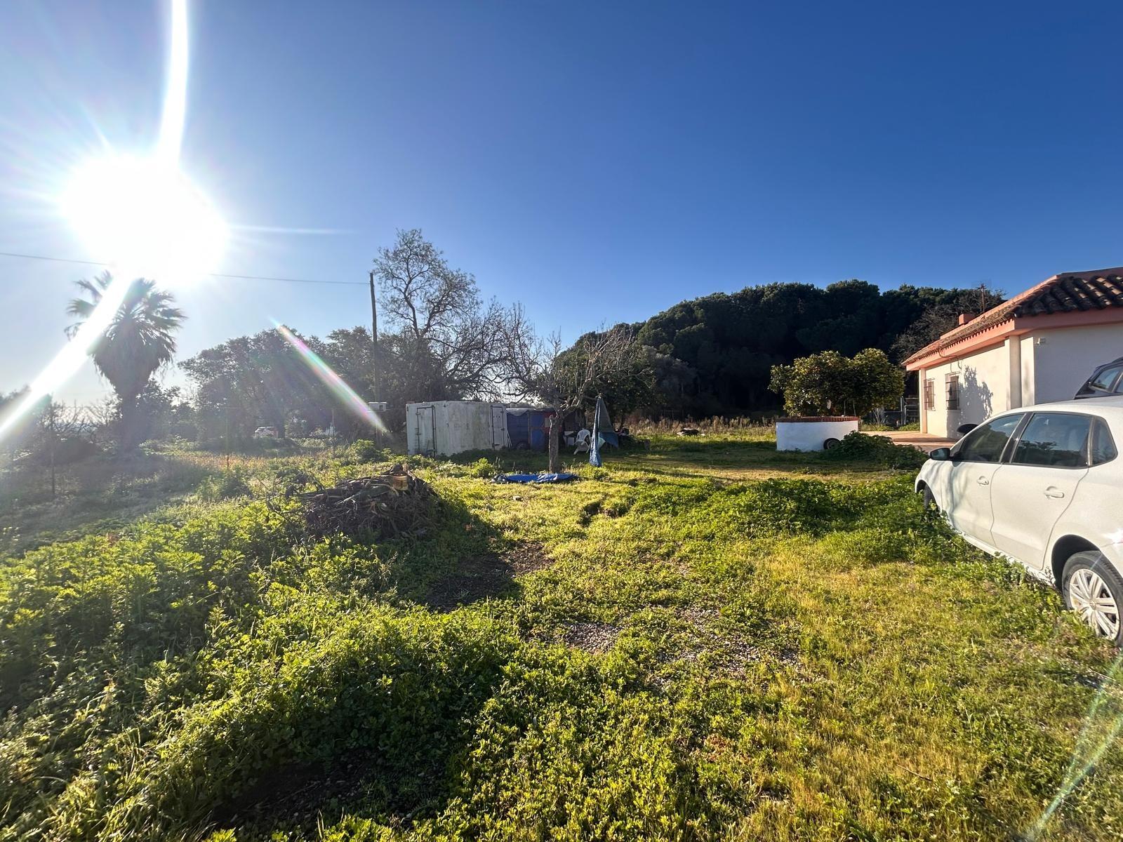 ¡CASA PARA ENTRAR A VIVIR CON TERRENO DE 1800M2!
