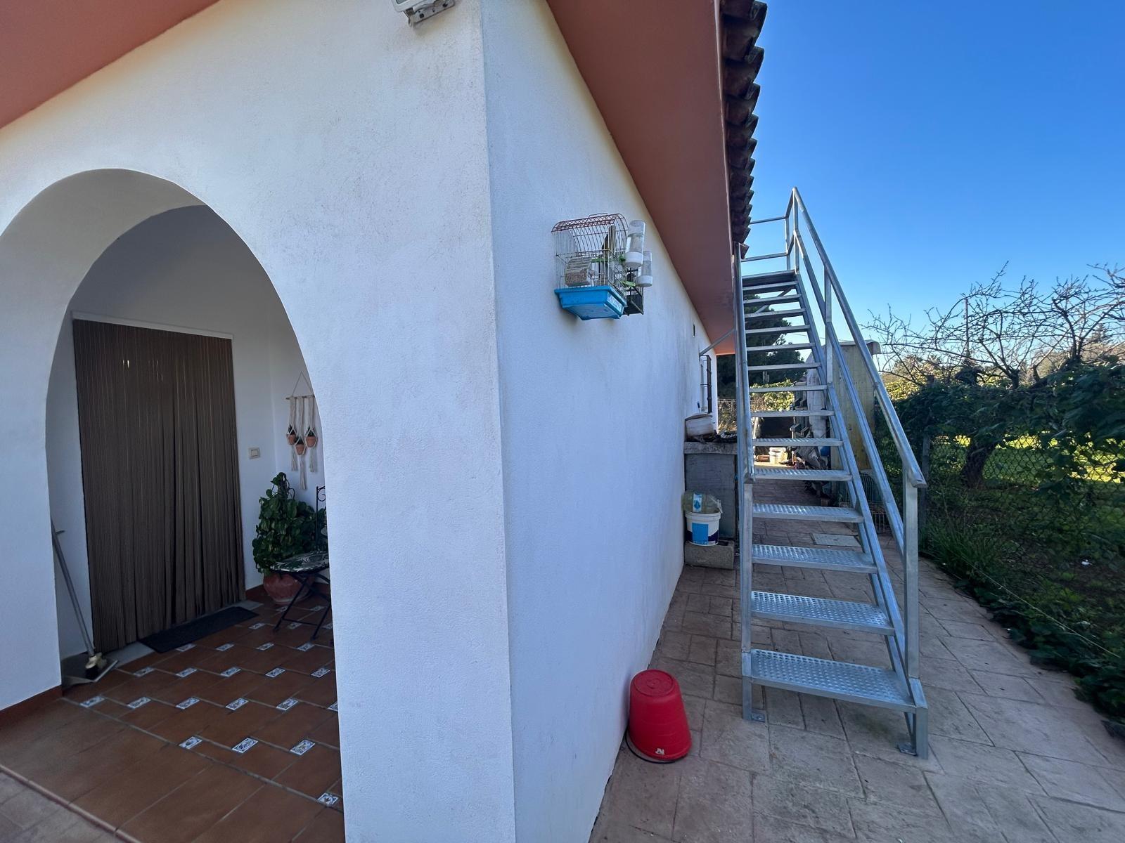 ¡CASA PARA ENTRAR A VIVIR CON TERRENO DE 1800M2!