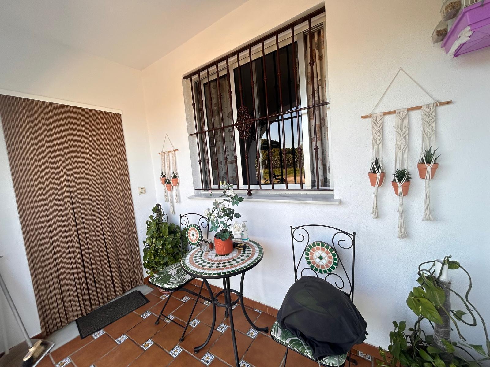 ¡CASA PARA ENTRAR A VIVIR CON TERRENO DE 1800M2!