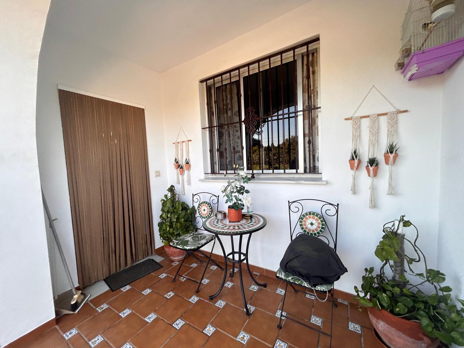 ¡CASA PARA ENTRAR A VIVIR CON TERRENO DE 1800M2!