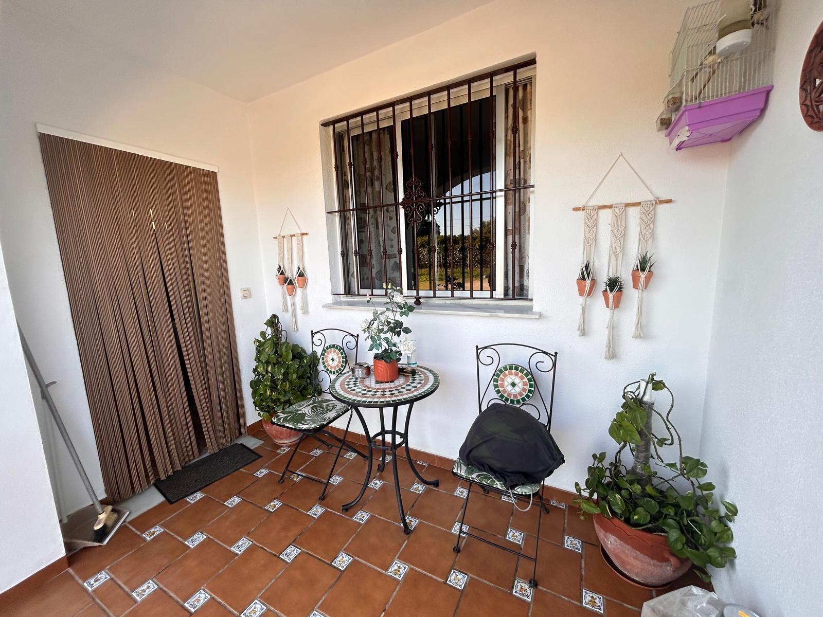 ¡CASA PARA ENTRAR A VIVIR CON TERRENO DE 1800M2!