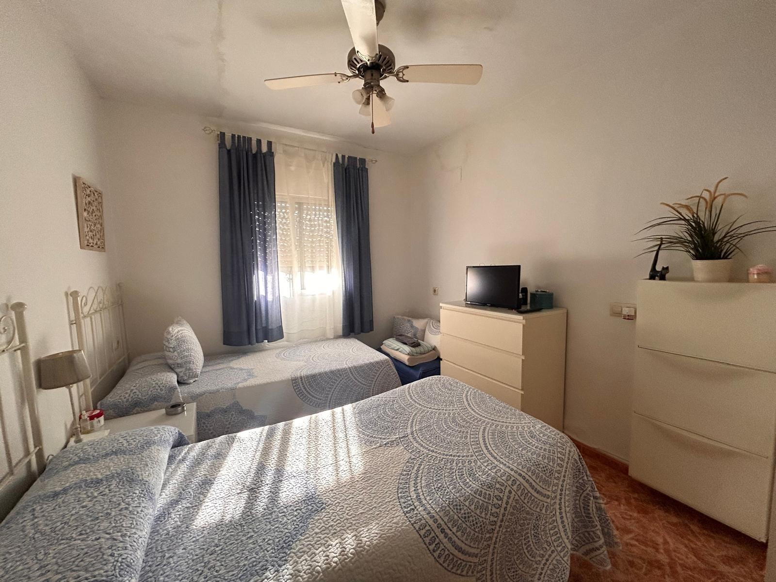 ¡CASA PARA ENTRAR A VIVIR CON TERRENO DE 1800M2!