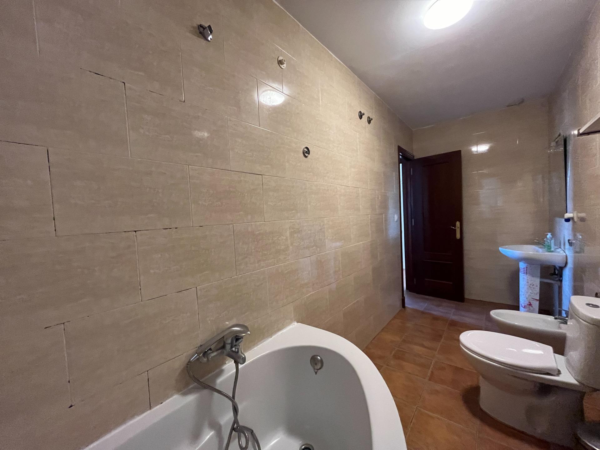 DUPLEX DE DOS PLANTAS CON 100 METROS DE SOTANO Y GRAN  AZOTEA