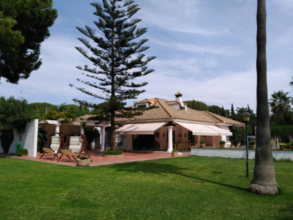 FANTÁSTICO CHALET EN LA JARA