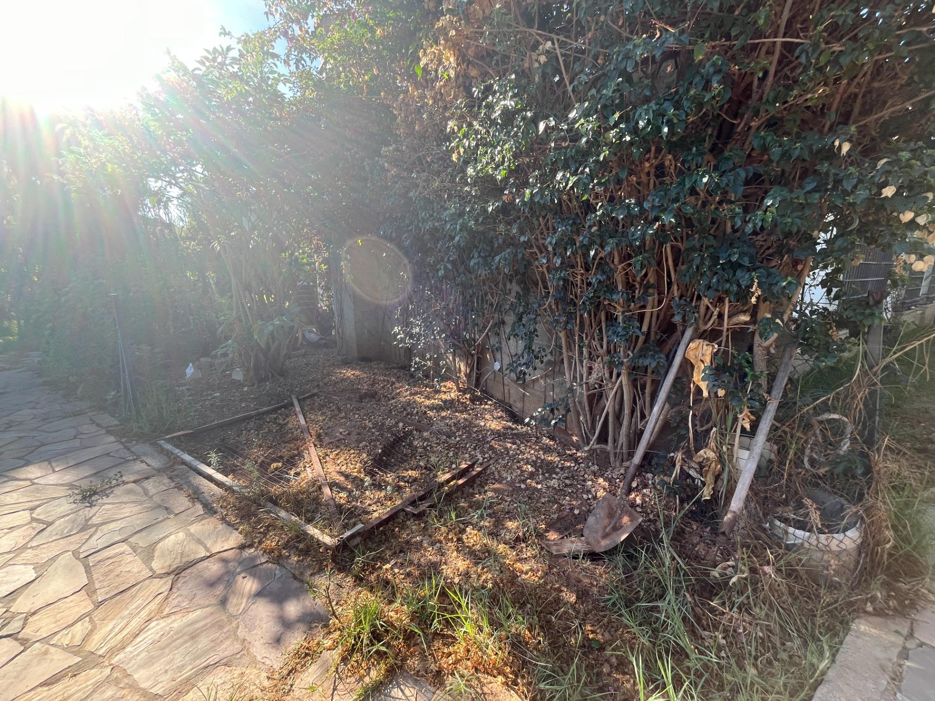 FINCA URBANA DE 2600 METROS CON GRAN CHALET , DOS  VIVIENDAS,  TRASTERO Y PISCINA