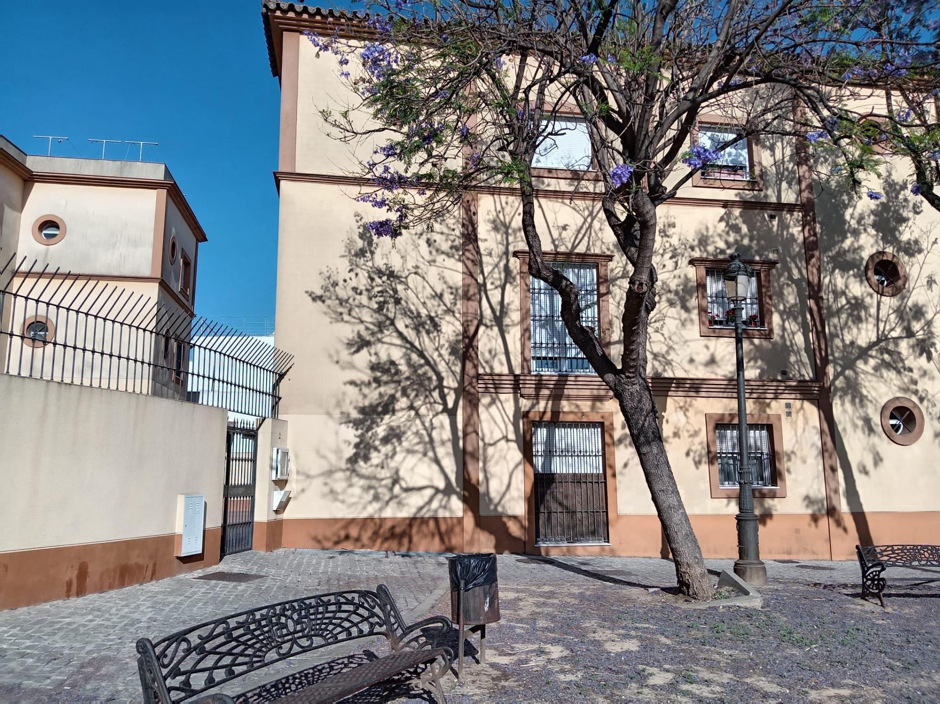 LE OFRECEMOS UN ESTUPENDO GARAJE EN EL CENTRO DE JEREZ