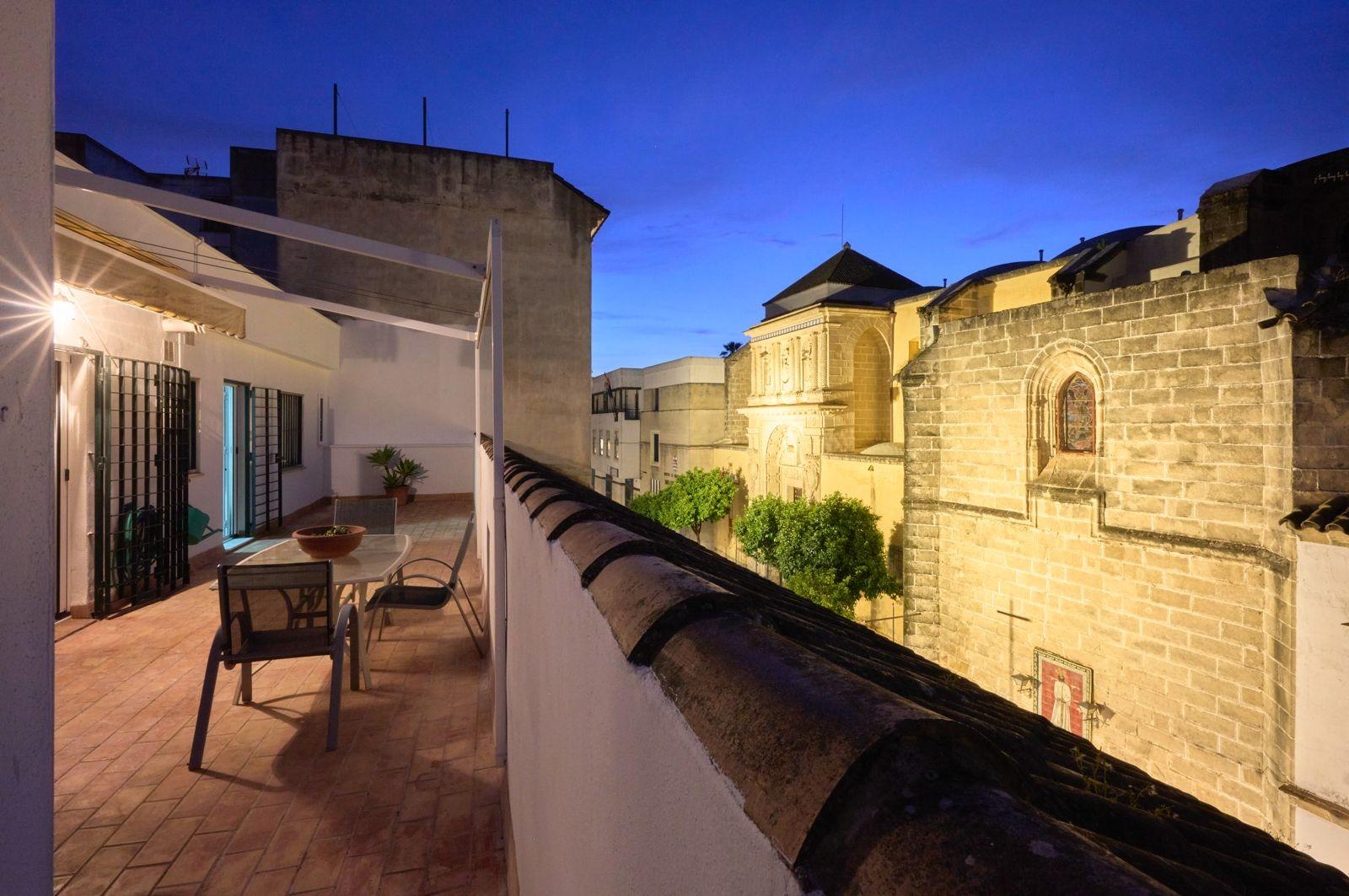 MAGNIFICO ATICO EN EL CENTRO DE JEREZ
