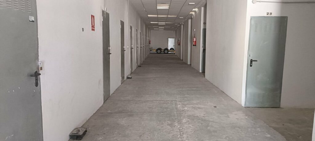 NAVE CON TRASTEROS INDIVIDUALES