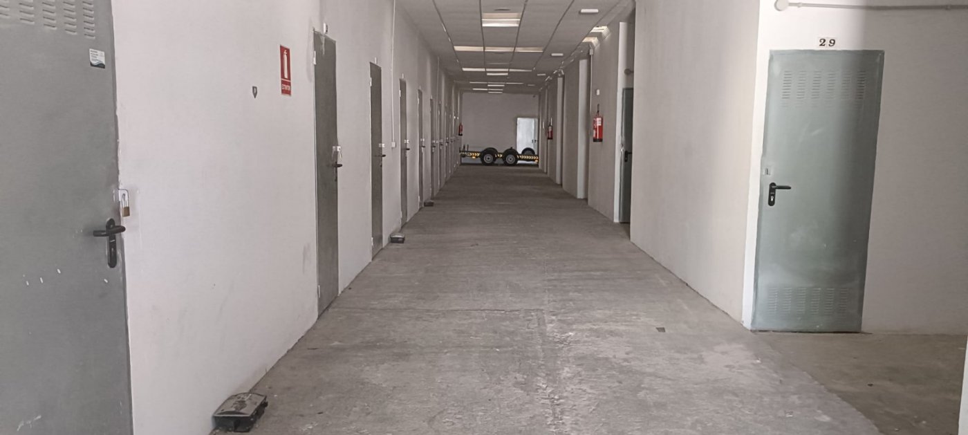 NAVE CON TRASTEROS INDIVIDUALES