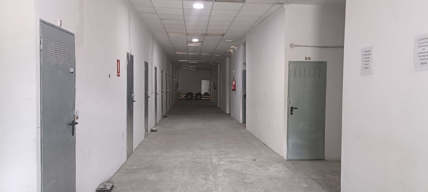 NAVE CON TRASTEROS INDIVIDUALES