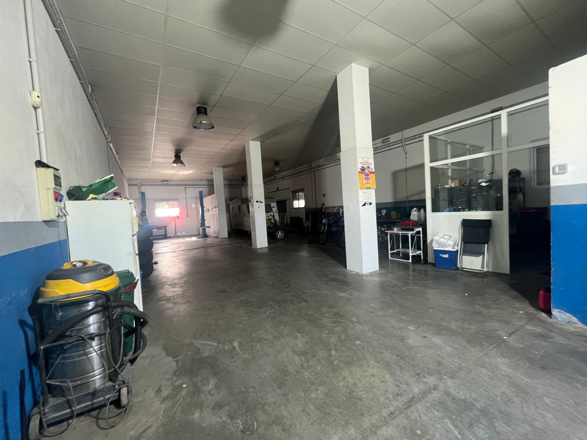 NAVE  INDUSTRIAL CON DOS NEGOCIOS
