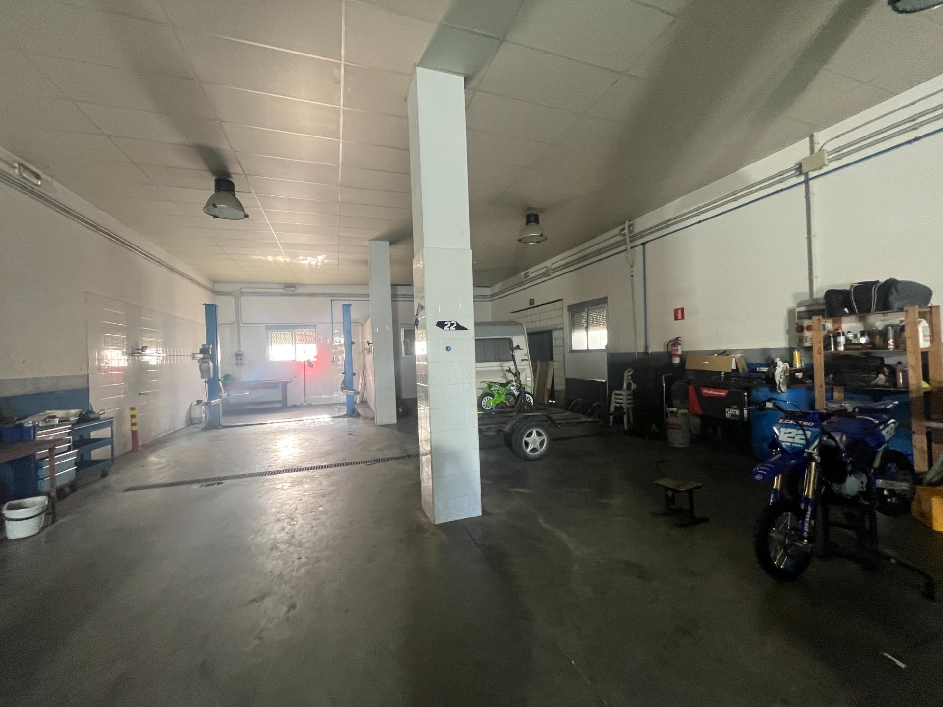 NAVE  INDUSTRIAL CON DOS NEGOCIOS