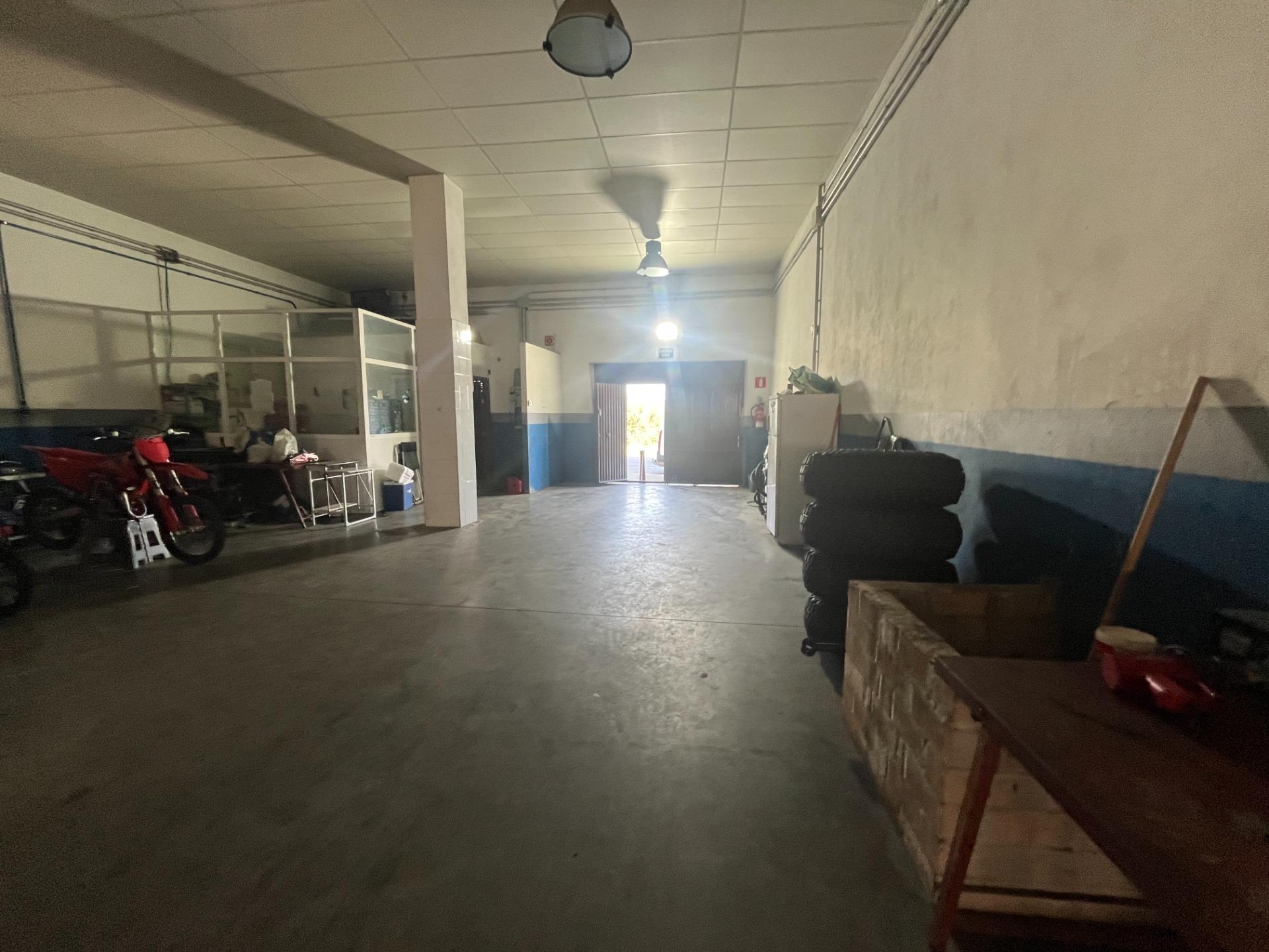 NAVE  INDUSTRIAL CON DOS NEGOCIOS