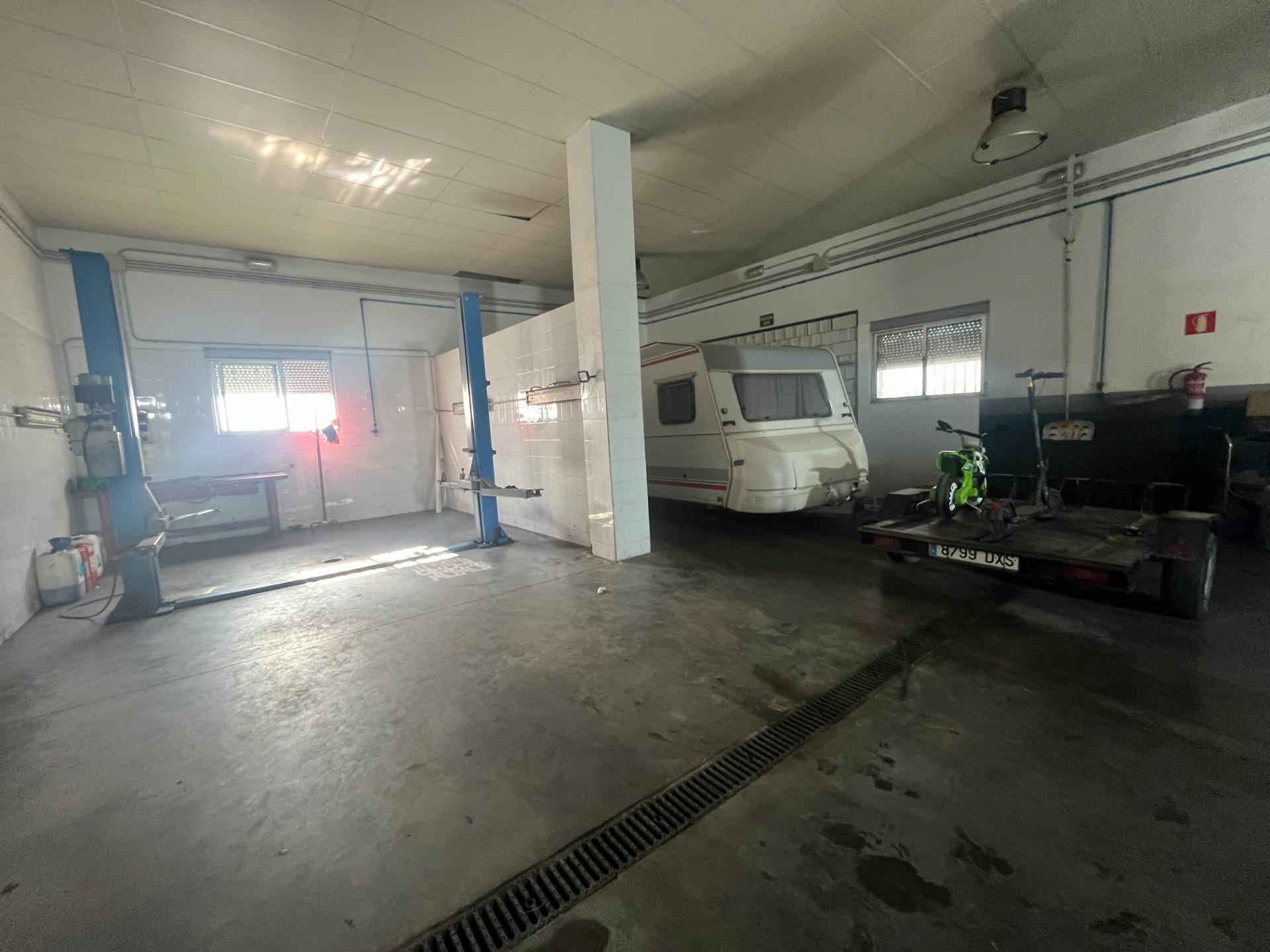 NAVE  INDUSTRIAL CON DOS NEGOCIOS