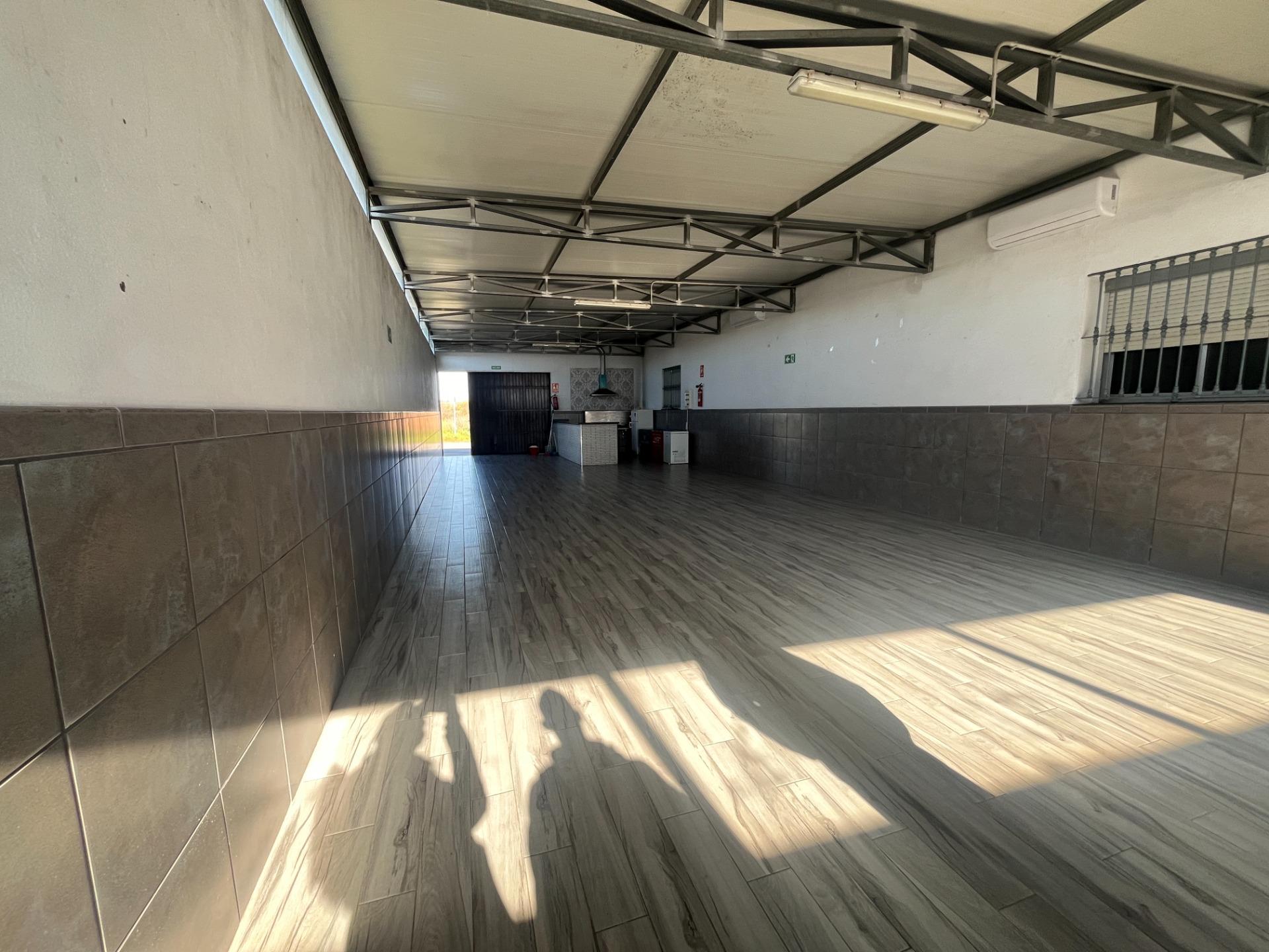 NAVE  INDUSTRIAL CON DOS NEGOCIOS