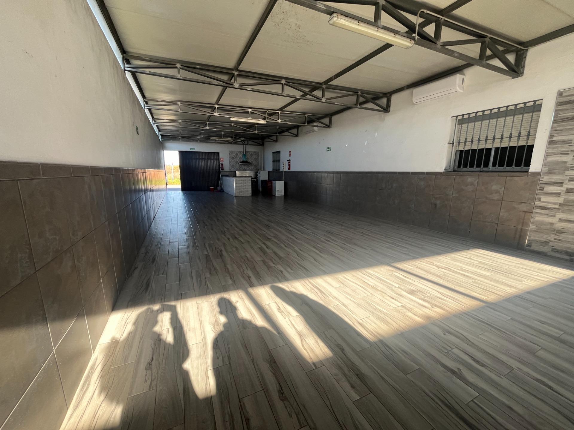 NAVE  INDUSTRIAL CON DOS NEGOCIOS