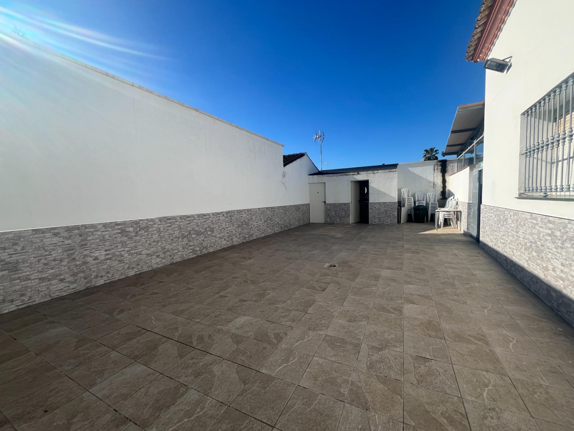 NAVE  INDUSTRIAL CON DOS NEGOCIOS