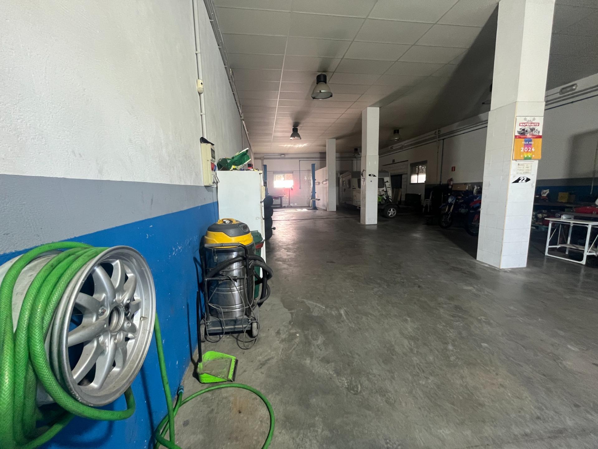 NAVE  INDUSTRIAL CON DOS NEGOCIOS