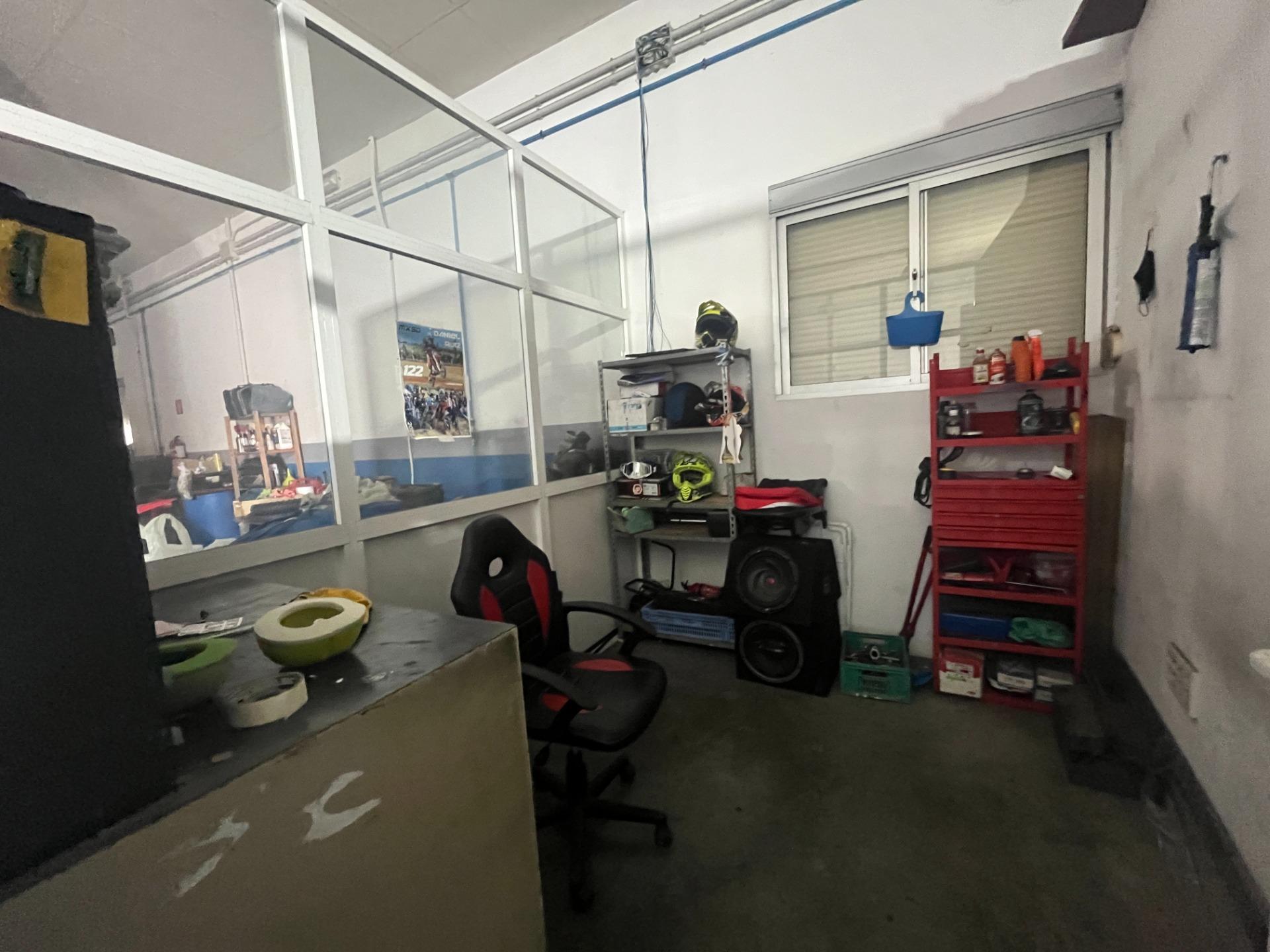 NAVE  INDUSTRIAL CON DOS NEGOCIOS